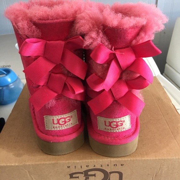 Toddler Ugg Bailey Bow boots - Picture 3 of 3